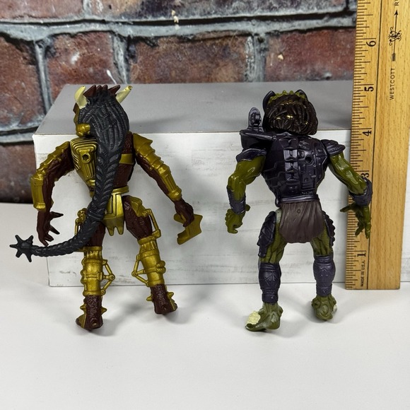 Vintage 1990s Predator Action Figures Lot of 2 Kenner Cracked Tusk/ Spiked Tail - Picture 5 of 6